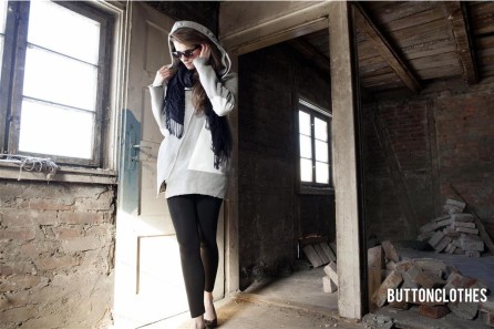 czarna bluza z kapturem