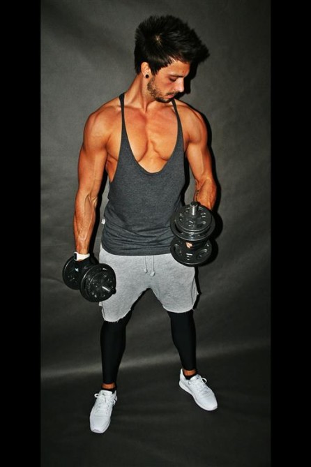 czarna bluza z kapturem